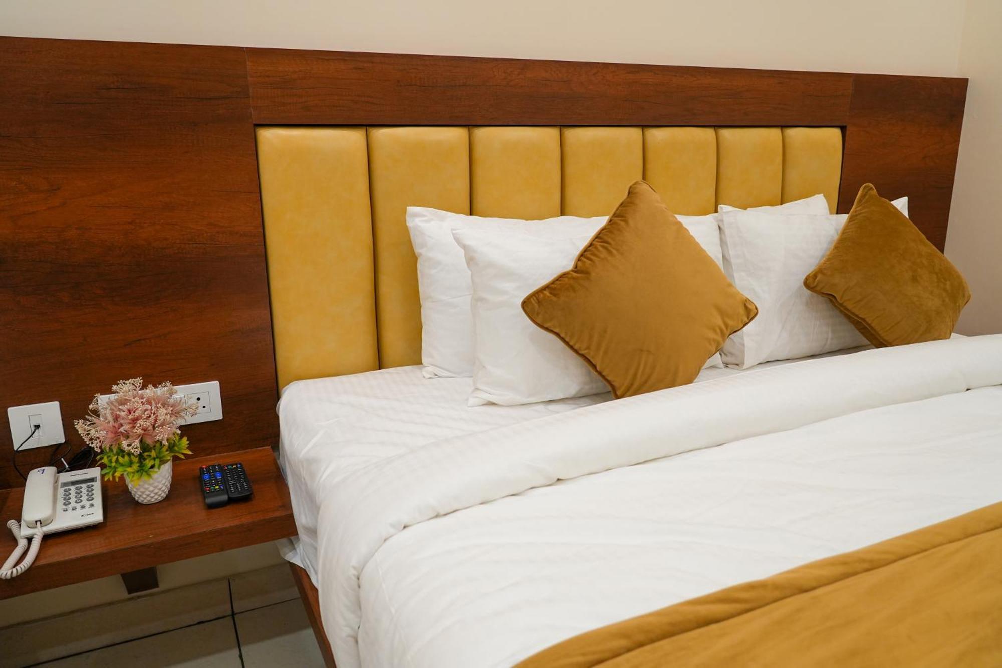 Sri Krishna Inn - Kempegowda Airport Bangalore Devanahalli Экстерьер фото